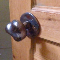 POIGNEES DE PORTES EN CERAMIQUE